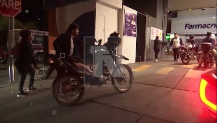 LARGAS FILAS POR EL COMBUSTIBLE