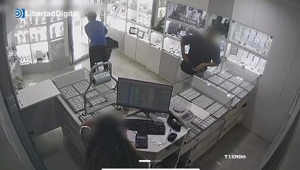 La Guardia Civil detiene a dos individuos tras asaltar una joyería en Águilas