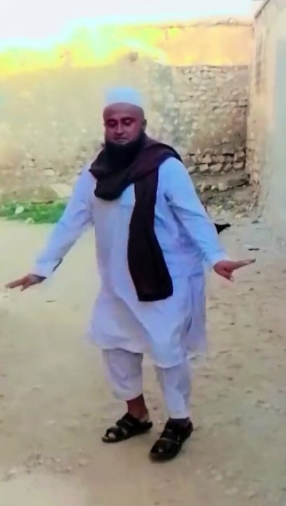 Pakistani Molvi Viral Dance Video | دھن پر رقص کرتی وائرل ویڈیو