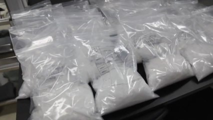 수상한 포대에 66만 명 투약분 '벽돌 마약'...해경 수사 착수 / YTN