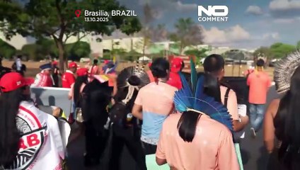 Cientos de manifestantes indígenas exigen el reconocimiento de tierras en la capital de Brasil