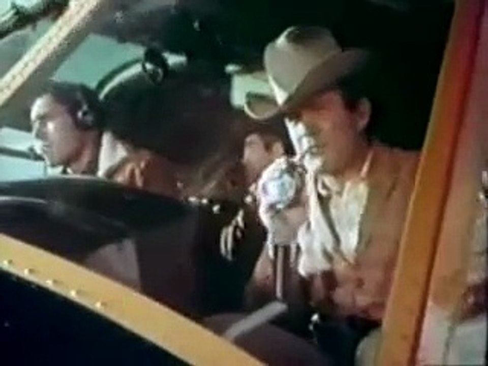 Commercial_Marlboro_Cigarettes_Cattle_on_the_High_Range