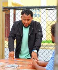 En un restaurante de quien es la propina de due o o del camarero