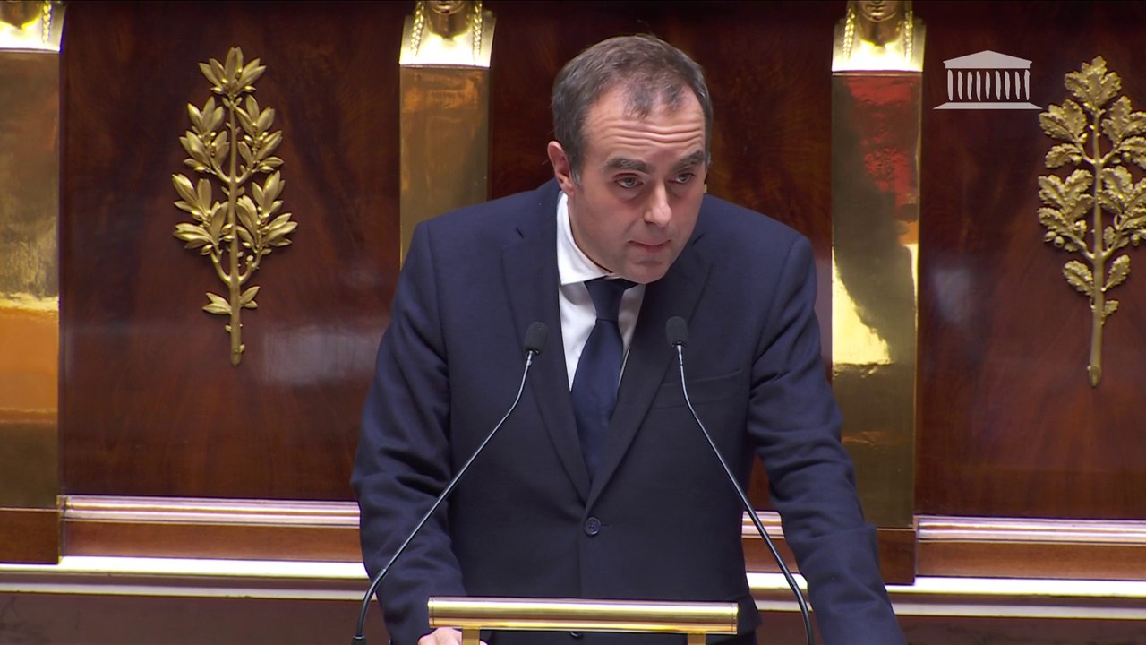"Les seuls qui se réjouiraient d’une crise ne sont pas les amis de la France", dit Sébastien Lecornu