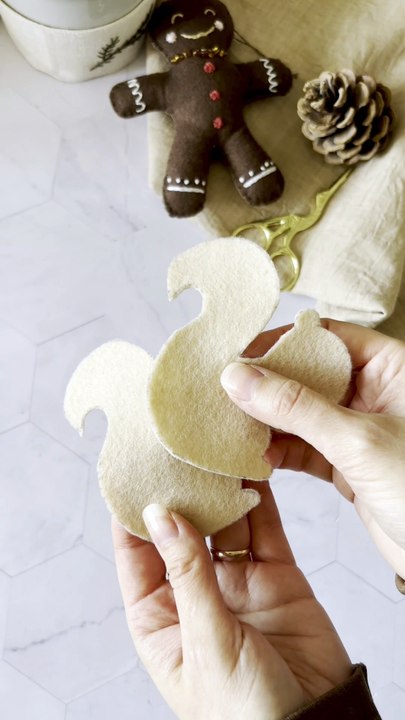 Écureuil en feutrine DIY : Déco de Noël facile !