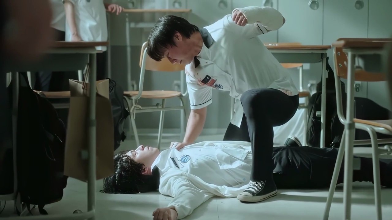 Bullies Don't Realize that the Student They're Bullying is a Ruthless Fighter