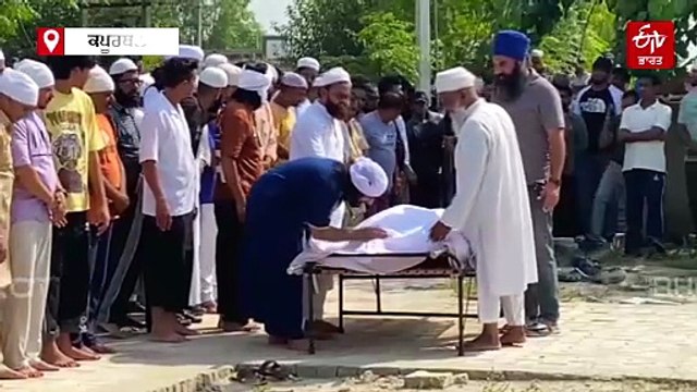 'ਮੇਰੀ ਮਾਂ ਬਿਨਾਂ 15 ਦਿਨ ਵੀ ਨਹੀਂ ਕੱਟ ਸਕੇ ਮੇਰੇ ਪਿਤਾ’, ਭੁੱਬਾਂ ਮਾਰ ਰੋਏ ਖਾਨ ਸਾਬ੍ਹ