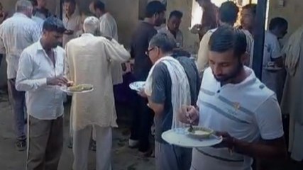 दारोगा पर FIR, गांव में मना अनोखा जश्न