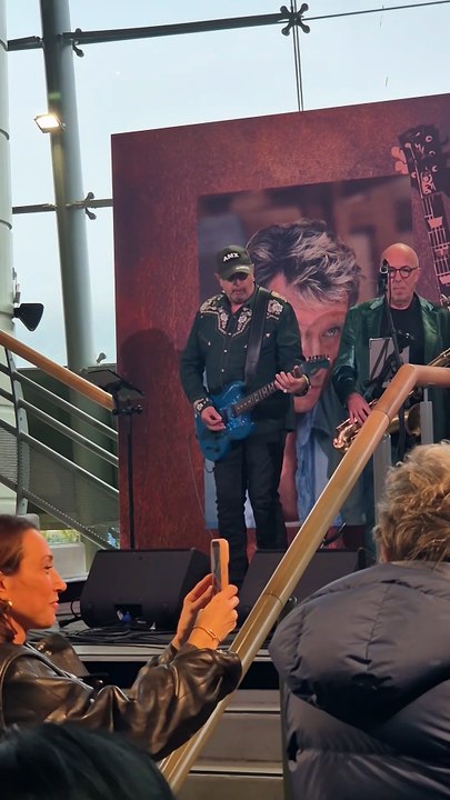 Pascal Obispo - Inauguration de l'esplanade du Zénith d’Auvergne en hommage à Johnny Hallyday 14/10/2025