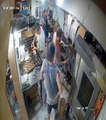 VIDEO: Momento en que explota un horno industrial en plena jornada laboral en Argentina