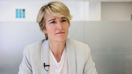 Araceli Álvarez: la abogada que hizo la mili en 'La que se avecina' y ahora firma lo más visto en Netflix y Prime Video