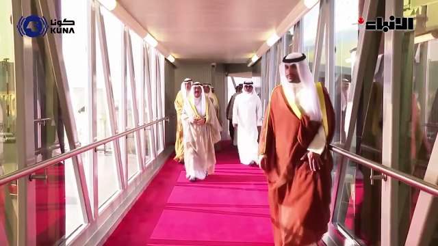 صاحب السمو الأمير الشيخ مشعل الأحمد لدى مغادرته أرض الوطن متوجها إلى سلطنة عمان في زيارة أخوية