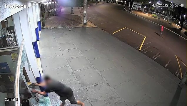Criminosos furtam loja recém-inaugurada em Cruzeiro do Oeste; vídeo mostra ação