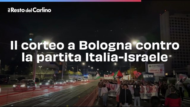 Il corteo a Bologna contro la partita Italia-Israele