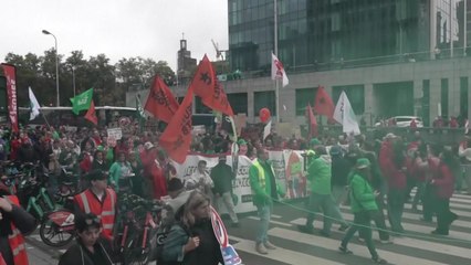 벨기에 '긴축재정 반대' 총파업...공항·대중교통 마비 / YTN