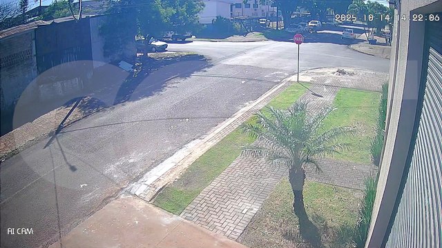 Imagens fortes! Câmera flagra colisão entre carro e moto no Pioneiros Catarinenses