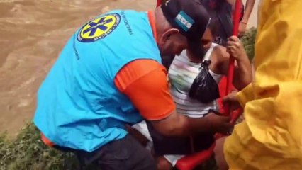 Por medio de tirolesa, trasladan a cuatro mujeres embarazadas a punto de dar a luz, en Danlí