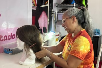 Dona tu cabello y regala esperanza: así se hacen pelucas para mujeres con cáncer en Monterrey