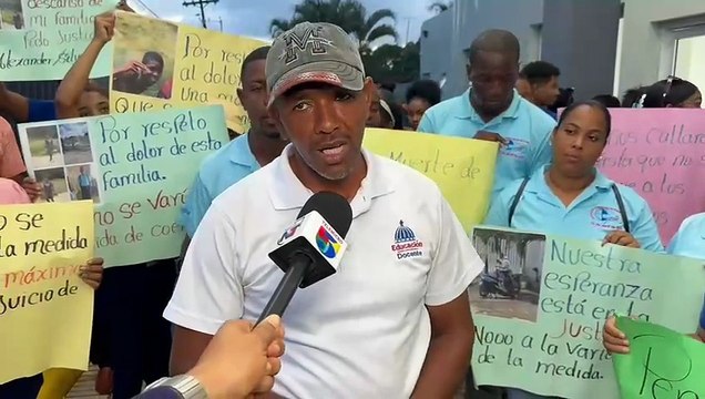 Profesores de Sabana Grande de Boyá protestan exigiendo justicia por muerte de Alexander Silva a manos de un agente policial