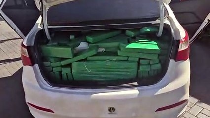 Casal é preso com 400 kg de maconha em HB20 na cidade de Guaraniaçu