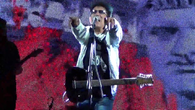 Edoardo Bennato - Meno male che adesso non c'è Nerone (live)