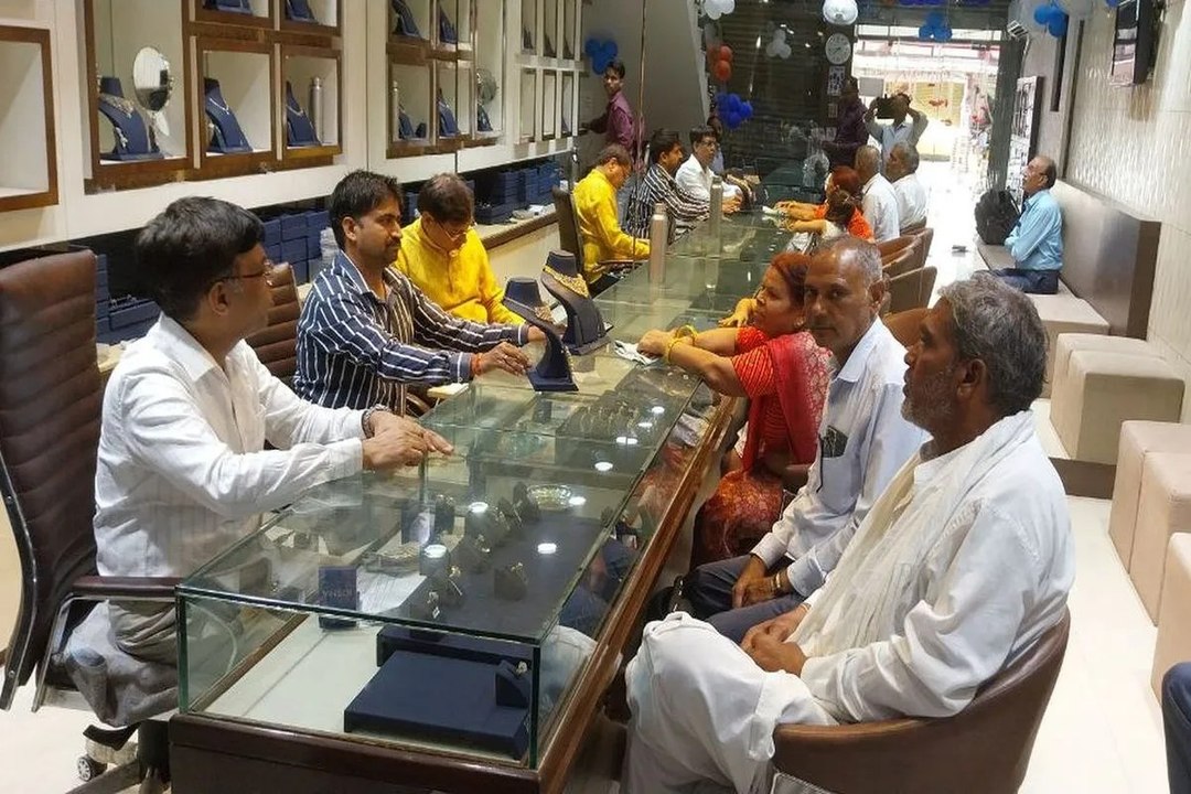swm news: सोना-चांदी के भाव उछले, आभूषण बाजार में सन्नाटा