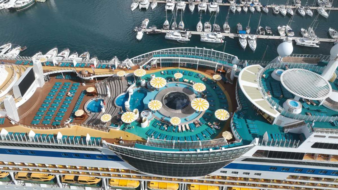 Liman liman geziyorlar: Bir gemiyle 2 bin 500 Alman geldi