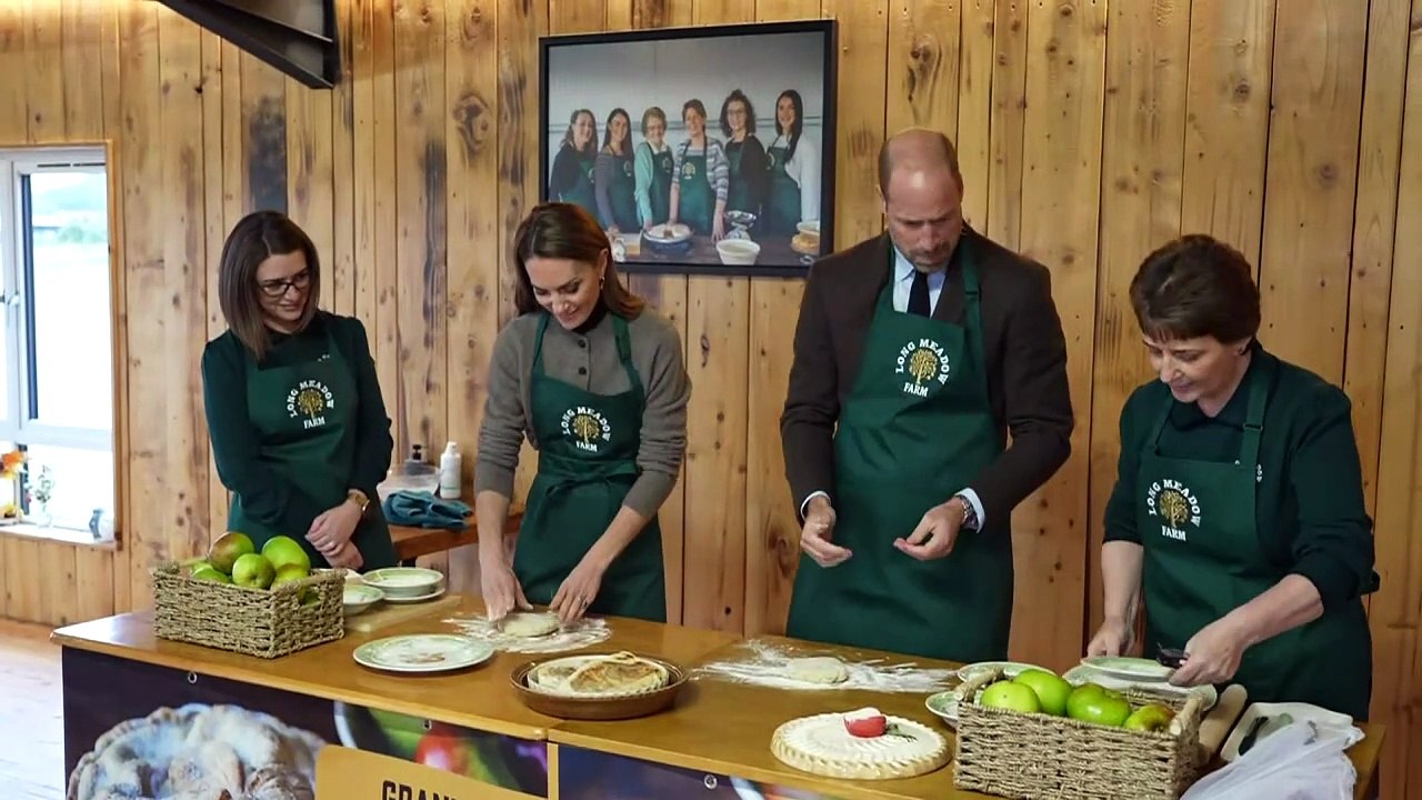 William and Kate bake potato and apple cake