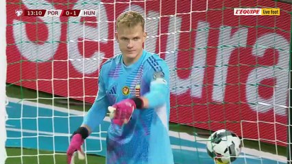 Quand Cristiano Ronaldo et Nuno Mendes se gênent sur un coup franc - Foot - Qualif. Coupe du monde