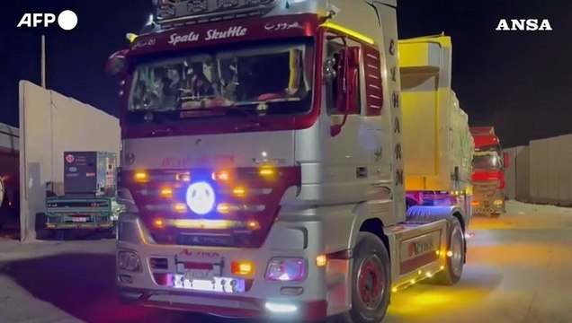 Aiuti umanitari a Gaza, decine di tir in coda al valico di Rafah