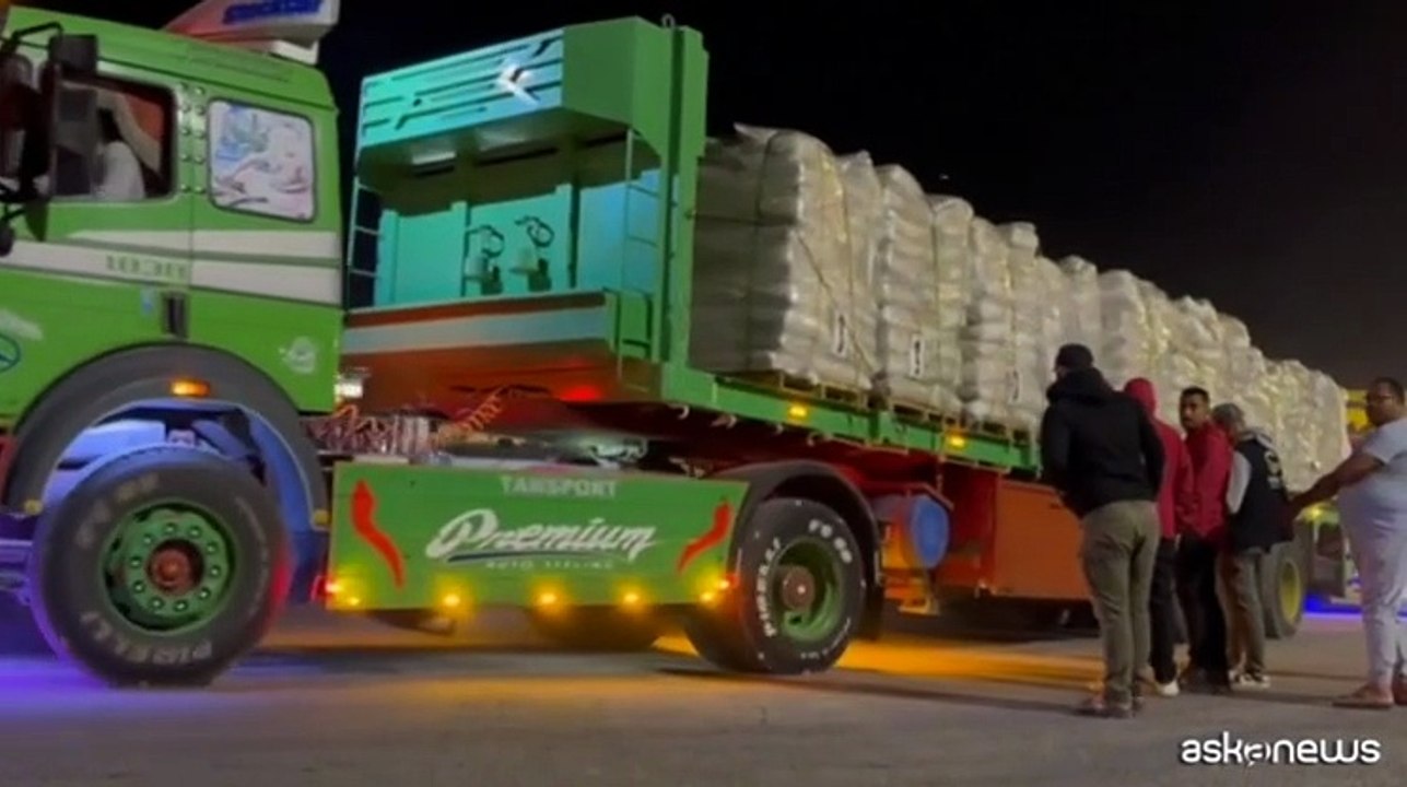 Decine di camion di aiuti umanitari si dirigono verso Gaza