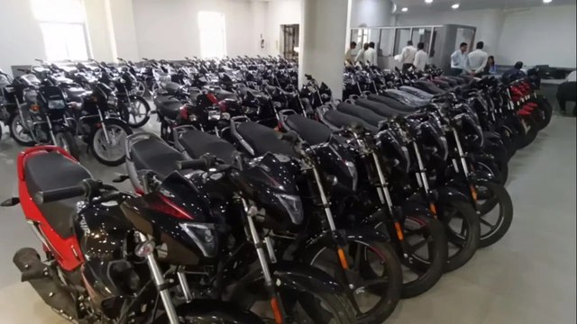 दीपावली पर बाजारों में खरीदारी की रौनक, गाड़ियों की बिक्री में भी बढ़ोतरी