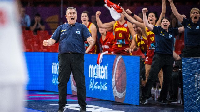 Miguel Méndez recuerda las dificultades del baloncesto femenino cuando empezó a entrenar hace 25 años: Hasta hace poco no era real