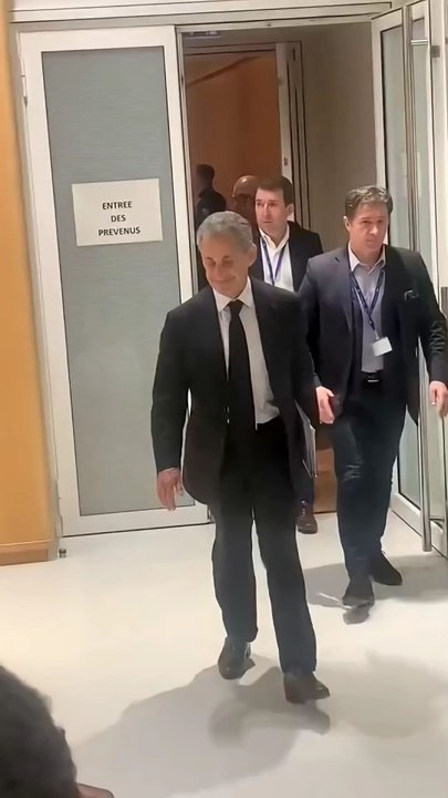 👋🎶Pas de Danse 🎼de Mr Nicolas Sarkozy (2025)- L'ancien président français 🇫🇷 Nicolas Sarkozy suite à la décision de son  incarcération à la prison  de la santé avec exécution provisoire dans le procès libyen (21.10.3025)✔️