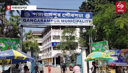 আলোর বাড়বাড়ন্তে কমেছে চাহিদা, বাঙালির মানরক্ষায় মোমবাতি তৈরি কারিগরদের