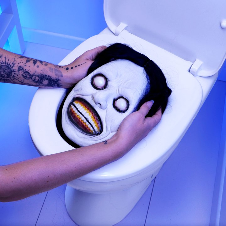 Transforming a bathroom into a spooky place