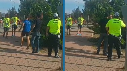 Halk koşusu nedeniyle yolu kesilen araç sürücüleri, koşucuları tartaklayıp hakaret etti