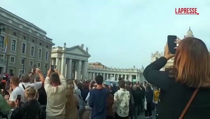 Il Papa attraversa anche via della Conciliazione in papamobile