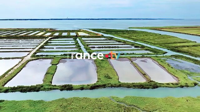 La bande-annonce de Nos terres inconnues avec Inès Reg. L'émission revient le 29 octobre avec un nouvel animateur, Samuel Ostiguy.