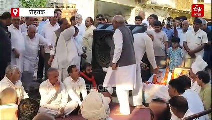 रोहतक ASI सुसाइड केस में परिवार पोस्टमार्टम से पहले FIR पर अड़ा, सैनी-हुड्डा-चौटाला ने भी परिजनों से की मुलाकात