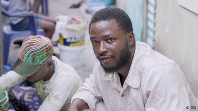 How this Nigerian tailor updates traditional textiles