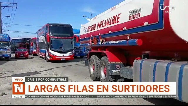 LARGAS FILAS EN SURTIDORES, CHOFERES NO PUEDEN TRABAJAR CON NORMALIDAD