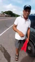 Exponen a hondureño dormido borracho en su carro