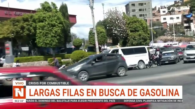 Persisten las largas filas por gasolina: conductores esperan hasta 3 horas