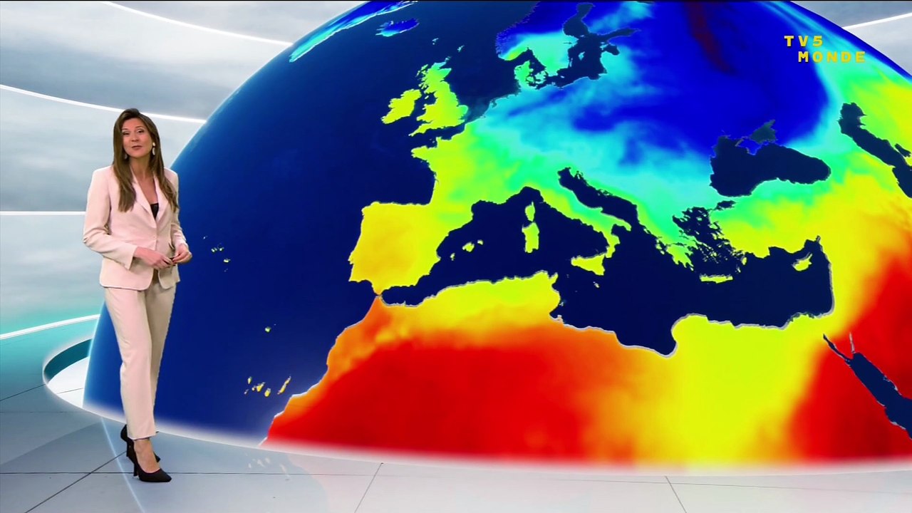 Daniela Prepeliuc - Météo TV5 Monde (15/10/2025) : Été Persistant au Sud-Ouest (26°C), Grisailles au Nord et Fortes Intempéries en Méditerranée ☀️⛈️