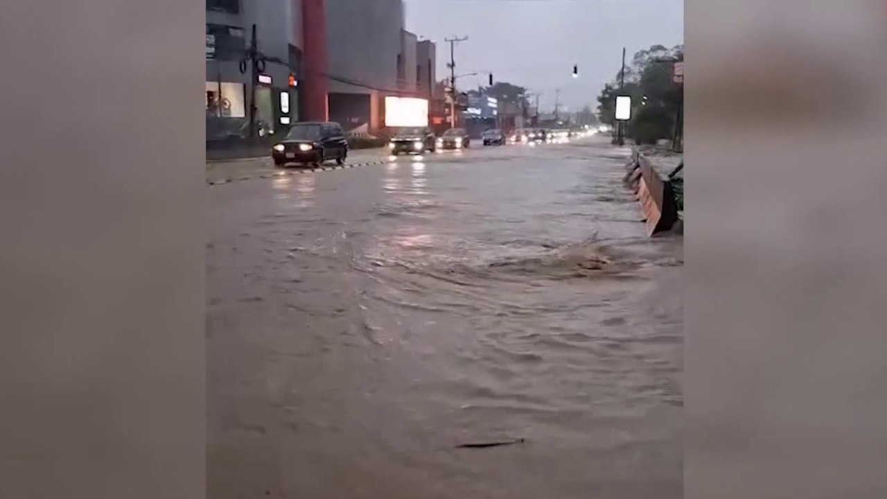 tn7-lluvias-causan-inundaciones-y-caos-en-ruta-a-cartago-151025