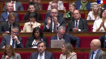 Los socialistas y los conservadores mantienen con vida al Gobierno de Lecornu