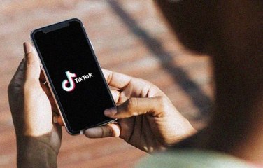 تحذير من "تبييض الأموال" عبر "التسول" على تيك توك