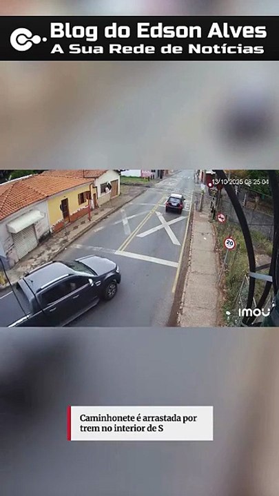 Caminhonete é arrastada por trem no interior de SP