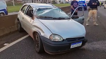 Capotamento deixa Corsa destruído na Br-277: Motorista sai ileso